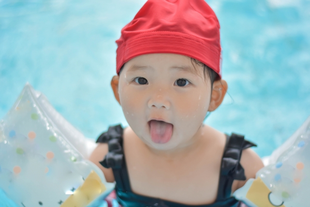 プール幼児アームヘルパー